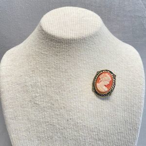 Cameo Brooch Classic Right Facing Female Profile Blackend Gold Tone Flower Trim